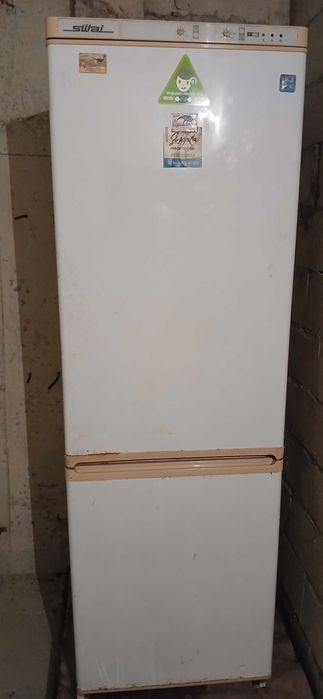 Хладилник с долна камера