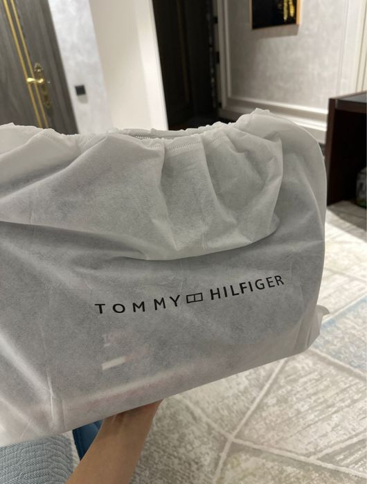 Сумка от Томми Хилфигер