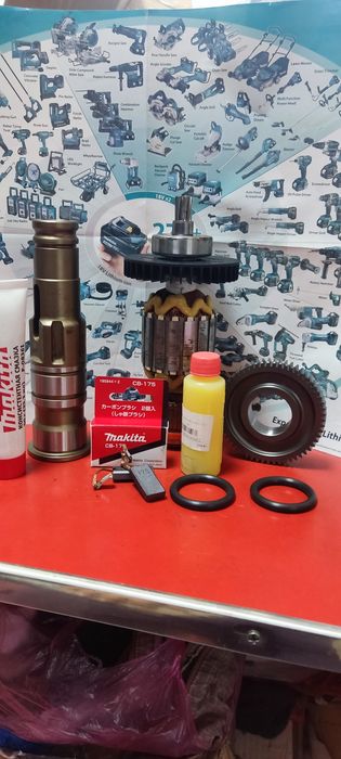 Ремонт отбойникa  Макита HM1203 .запчасти оригинал