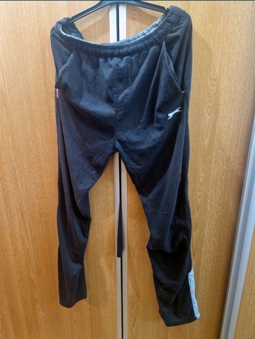 Pantaloni de trening
