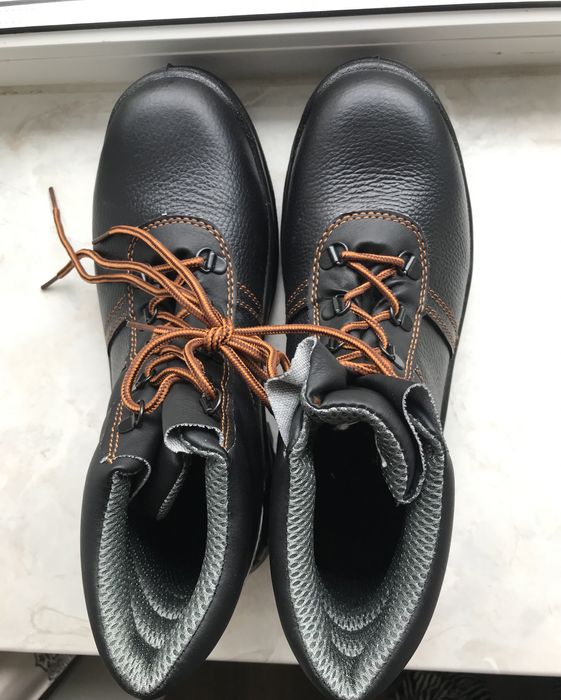 Продам рабочие ботинки весна-осень размер 42