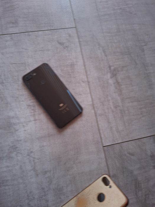 Телефон  xiomi работеш