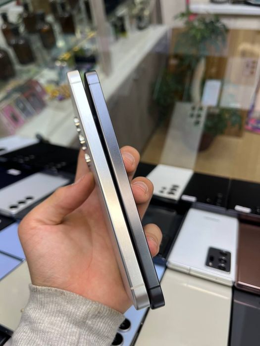 Samsung  S24  5G.