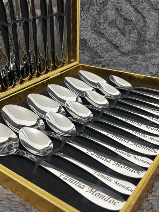 Tacamuri gravate pentru 6 persoane