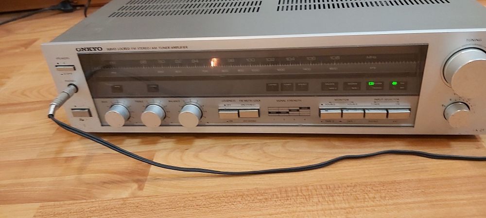 Amplituner onkyo