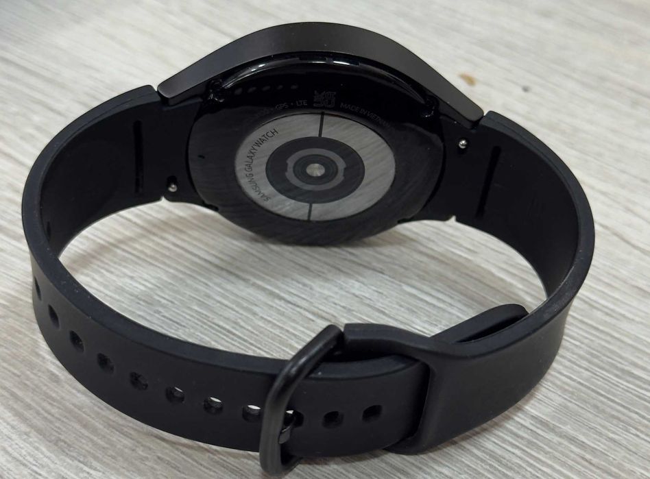 Продавам Samsung Galaxy Watch4 44mm