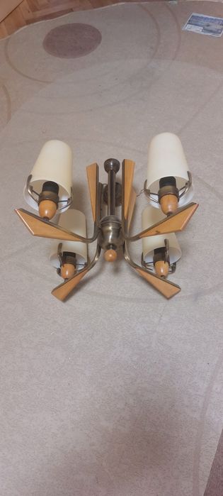 Lustra cu 4 becuri