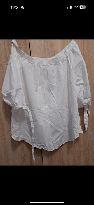 Sst 4 tricouri + bluza pe umeri M-L