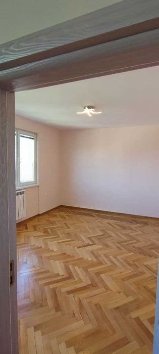 Тристаен ап. под наем в кв. Толстой