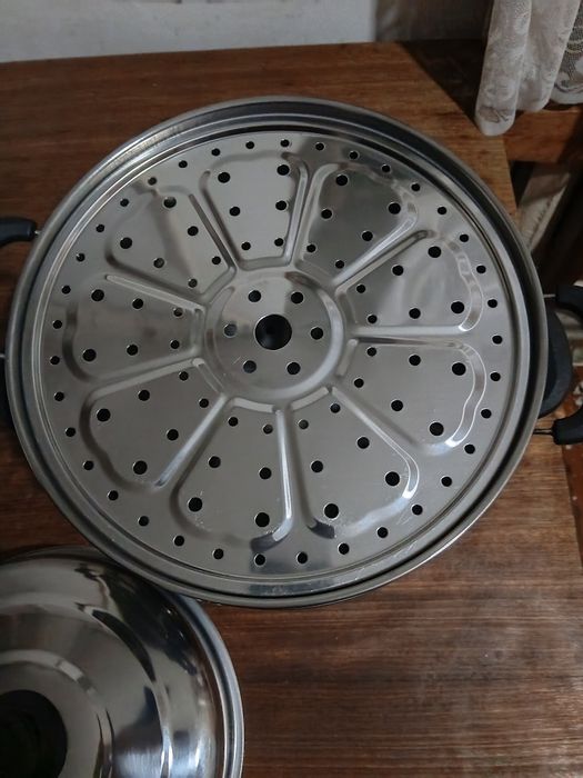 Продам  стальную  мантоварку