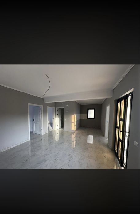 Casa moderna 3dormitoare,curte spatioasa-Navodari