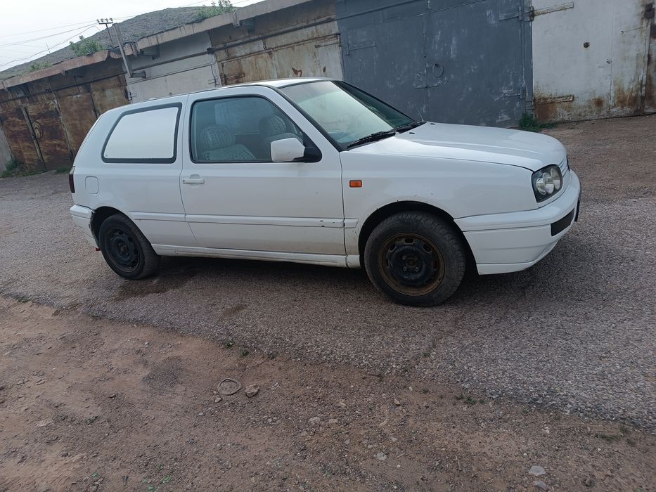 Продам гольф 3 1.8 объем 1992 года