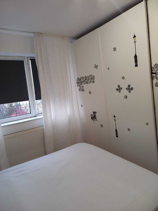 Inchiriez apt 2 camere  mobilat si utilat.