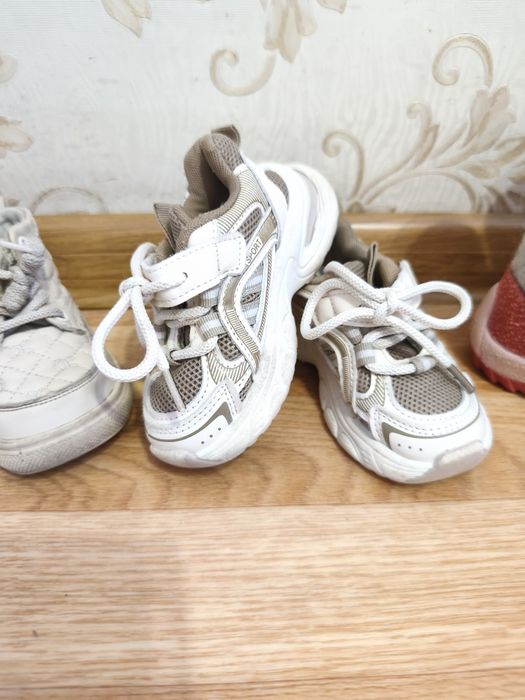 Продам детскую обувь