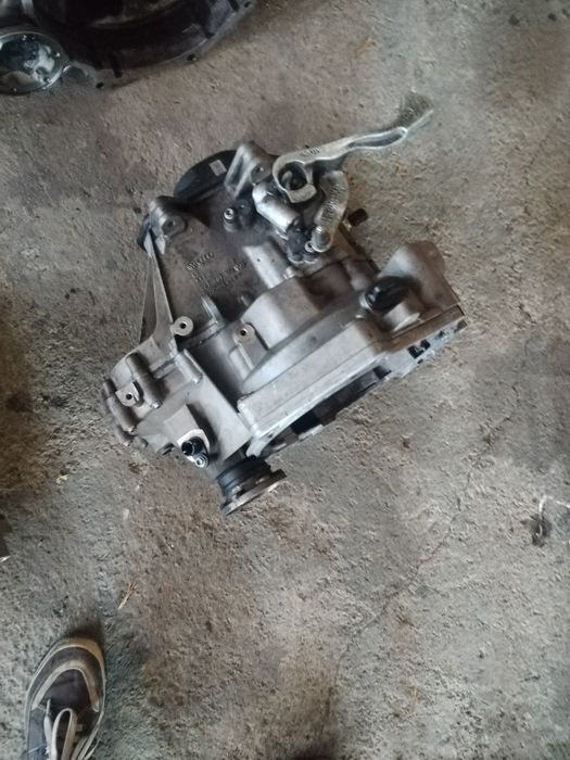 Скоростна кутия за Фолксваген голф 5/Ауди А 3 Volkswagen Golf 5/Audi A3 1.6 i