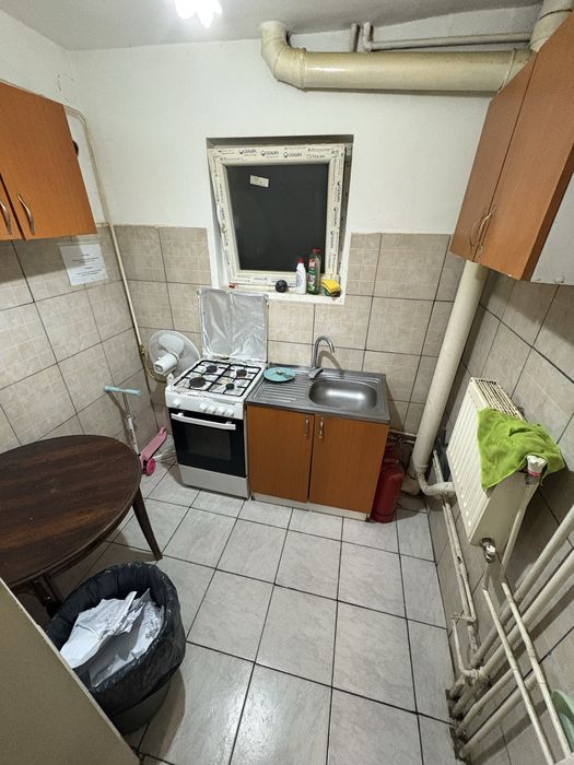 Inchiriez camera privata dar cu  baie bucatarie comun la vilă ofer contract legal/garantia in rate/mentenanta urgente!Chirie Persoana fizica/iasi