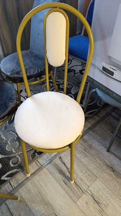 Стол со стульями