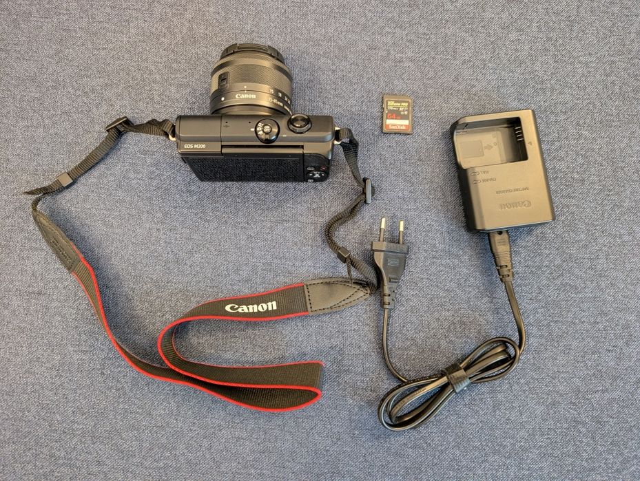 Фотоапарат Canon EOS M200