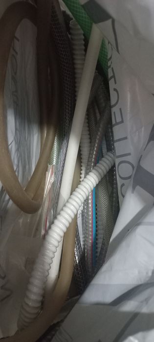 Разные медицинские шланги,тиски,иструменты для рехбу по дереву и др.