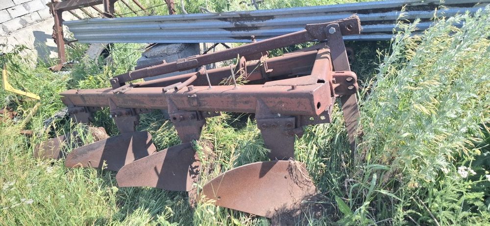 Плуг 4х корпусной                             .