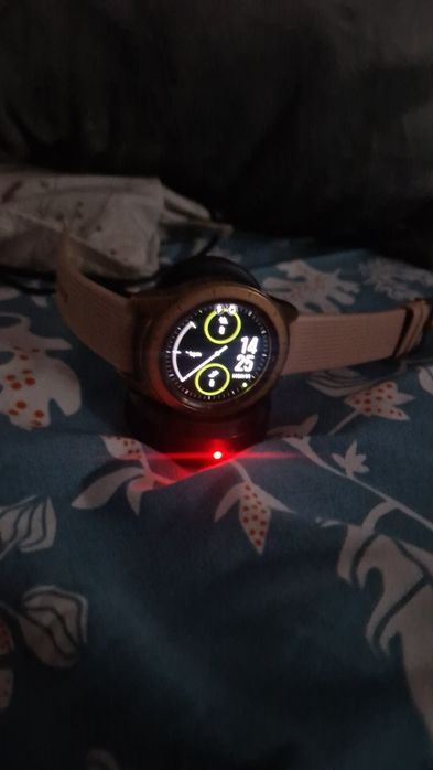Samsung Galaxy Watch 42 mm Rose Gold, încărcător original inclus