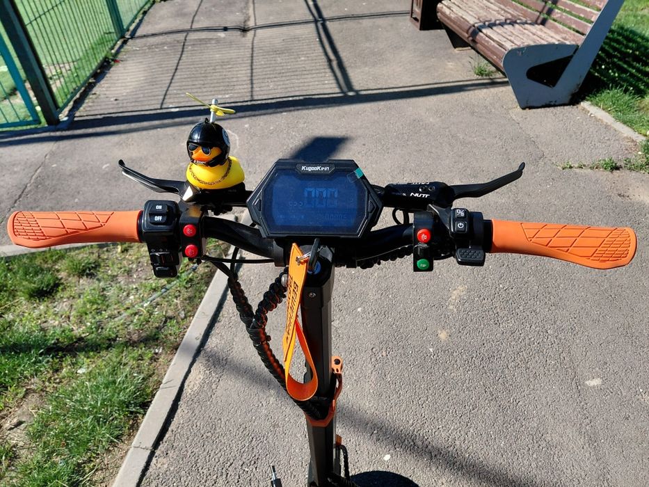 Продам самокат Kugoo G2 Max