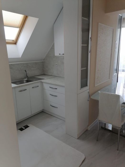 Дава се под наем Тристаен апартамент в Пловдив, Център - 100 кв.м за 1300 € - Снимка #2