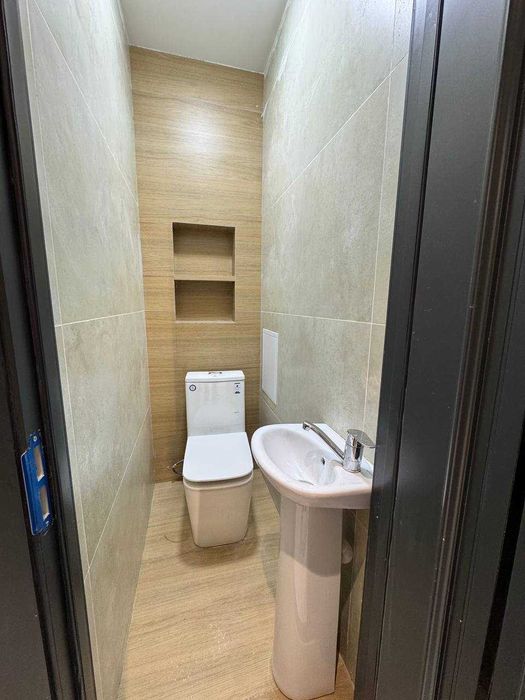 СРОЧНО Ц-1 
ПРОДАЁТСЯ и Сдаётся нежилое помещение
ФАСАД 9 метров