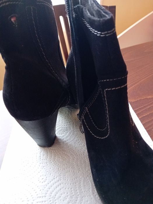 Боти от естествен велур