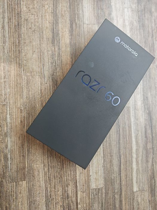 Motorola Razr 60 256 GB Чисто нов