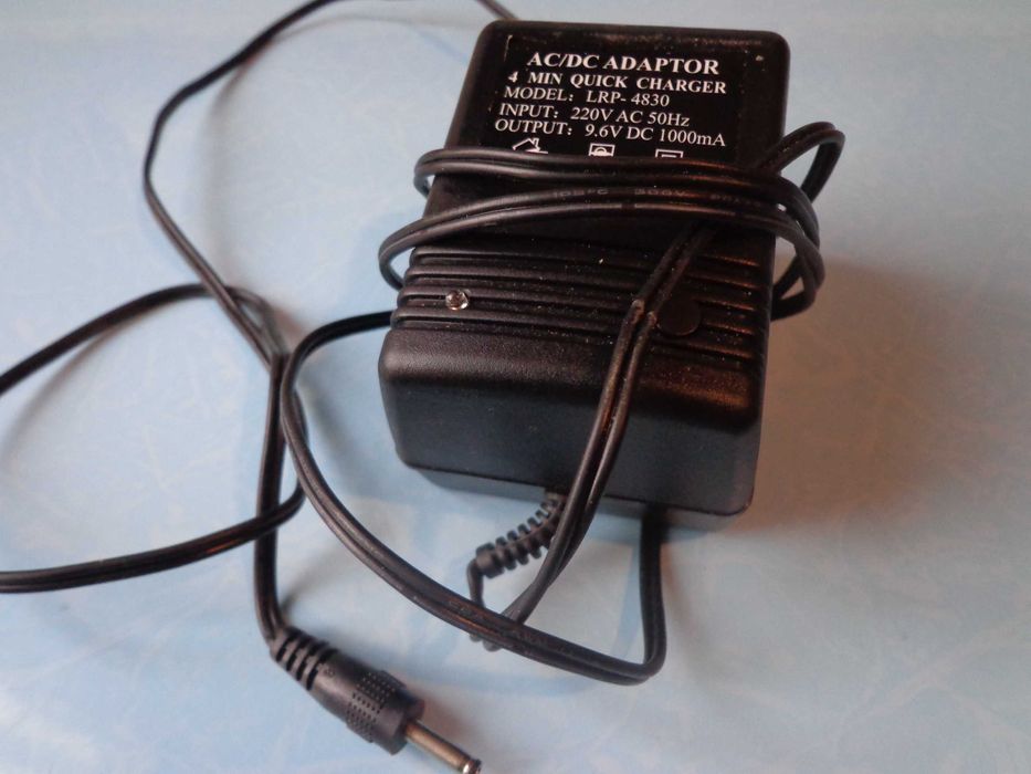 Зарядники разные для разных устройств.