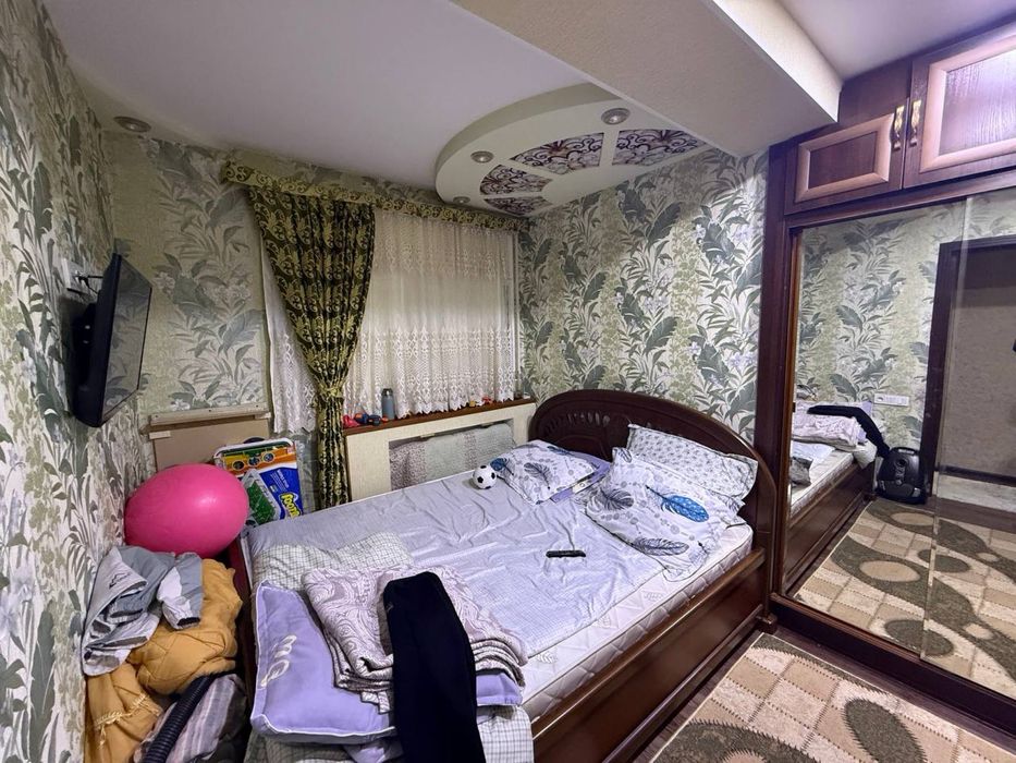 3х комнатная квартира напротив Паркентского рынка. Первый этаж с подва