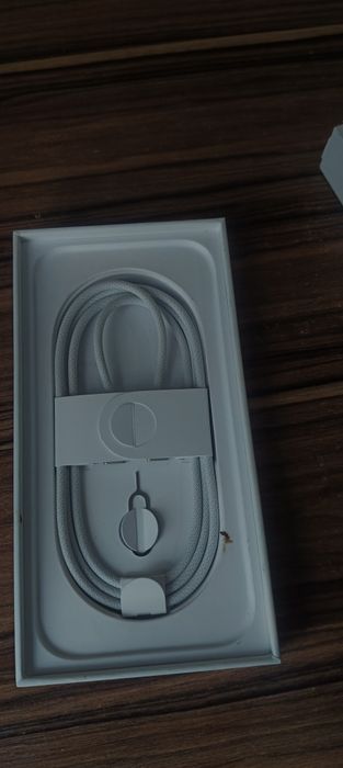 Продам совершенно новый Айфон 17