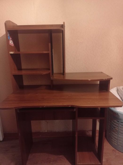 Компьютерный стол продам.