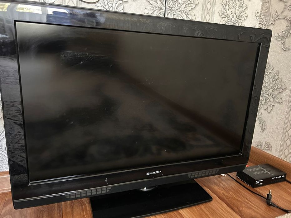 Телевизор жөндеуші қызды зорлайды.