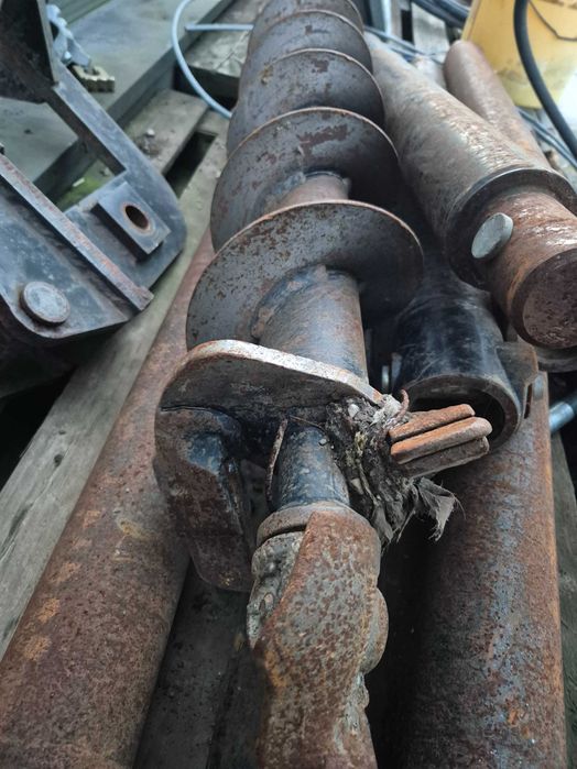 Foreza hidraulica AUGER TORQUE Model X2500 pentru subtraversari