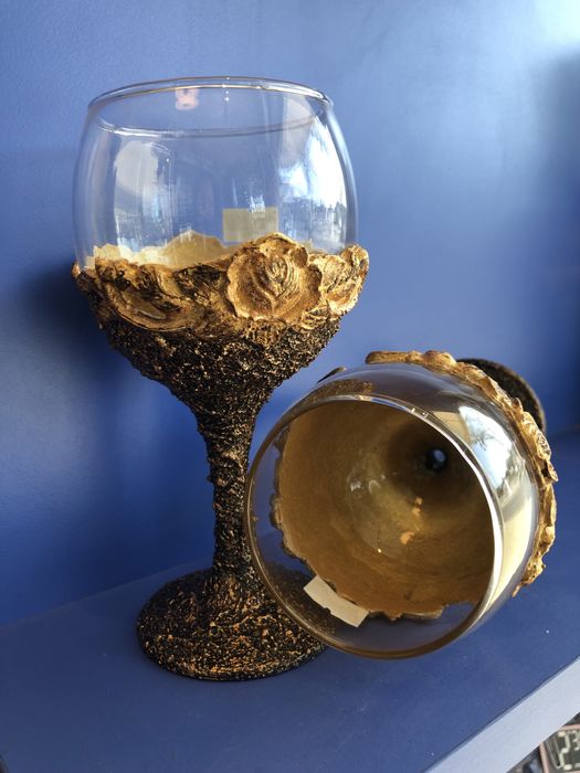 Ръчно декорирани чаши за вино