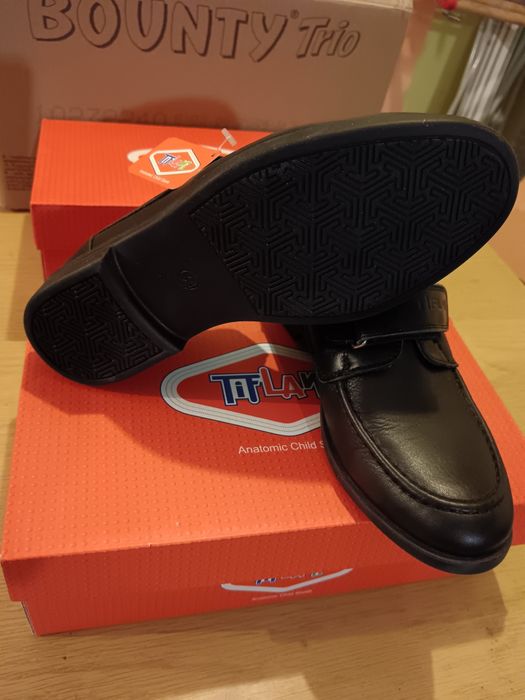 Продаю новые детские туфли.