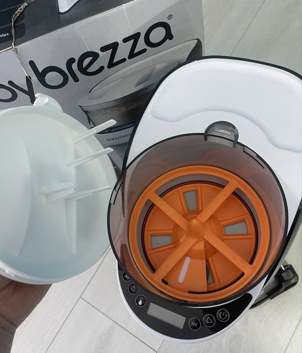 Baby Brezza formula Pro Advanced white