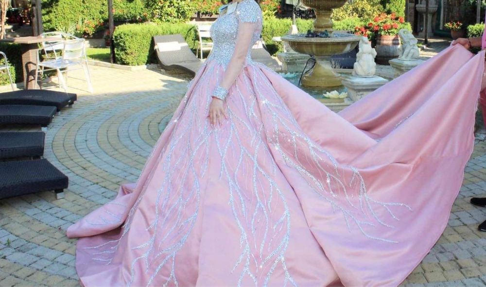 Продавам официална рокля