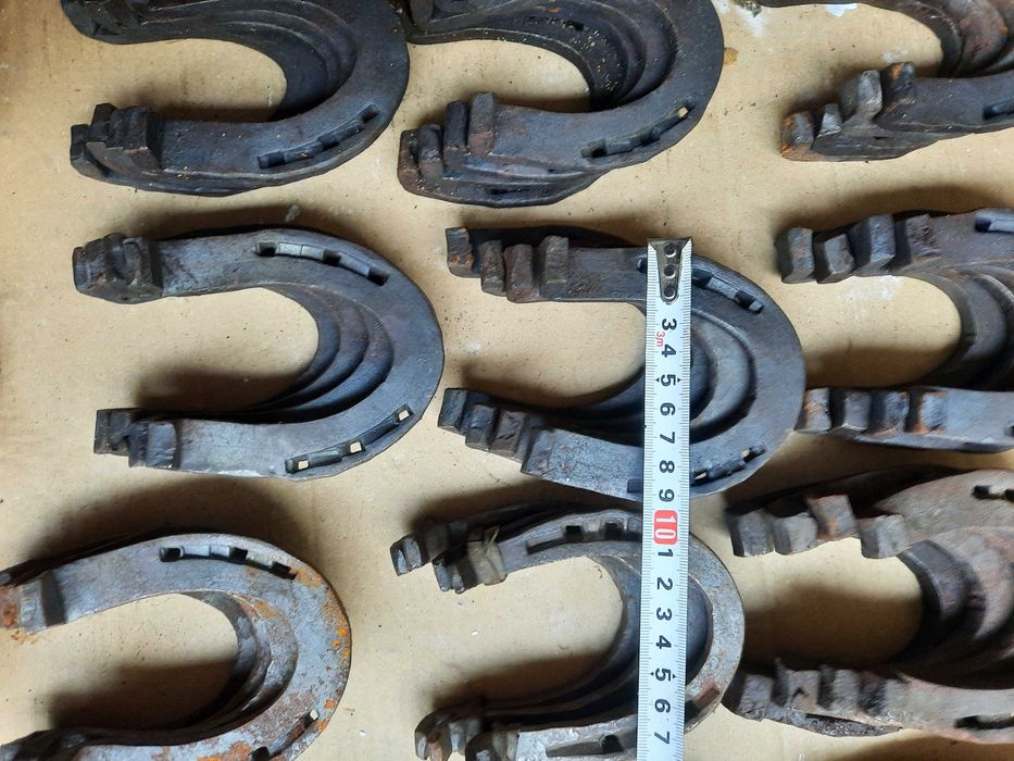 Ковани подкови за коне и магарета