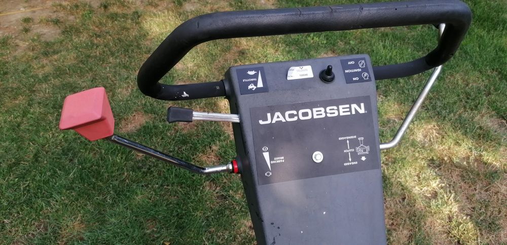 Самоходна косачка за голф игрище