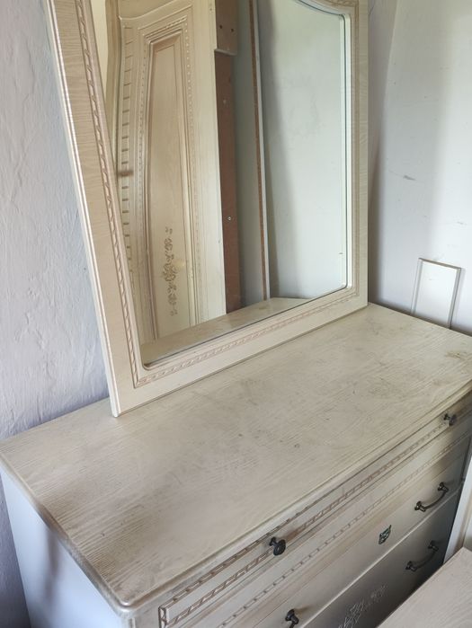 Шкаф, тумбочка, комод с зеркалом