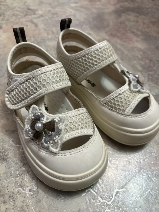 Сандалии на девочку