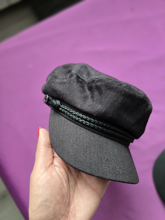 Кожена шапка с естествен косъм от лисица и каскети