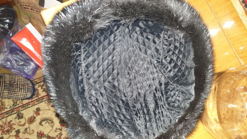 Норковая шапка-ушанка.