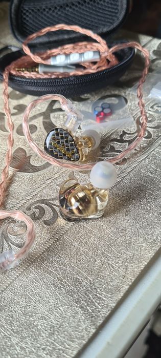 Продам качественные,  мощные наушники