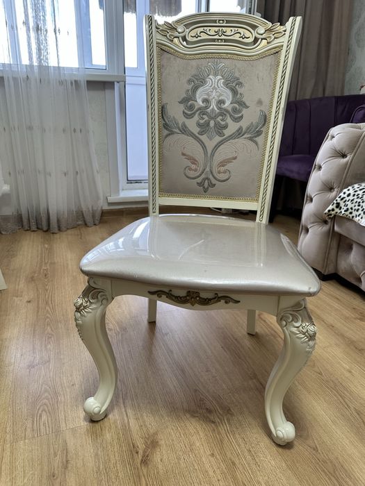 Продается стол и стулья