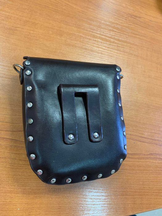 кожена чанта с капси