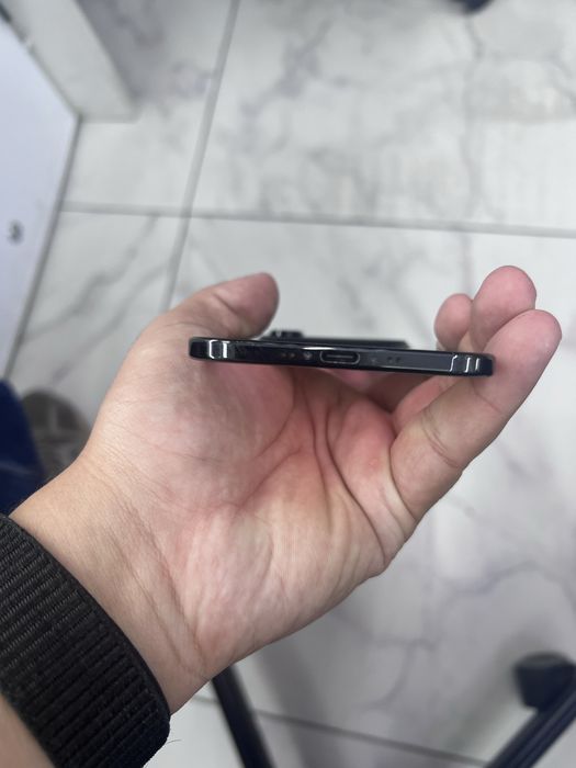 Продам iPhone Air